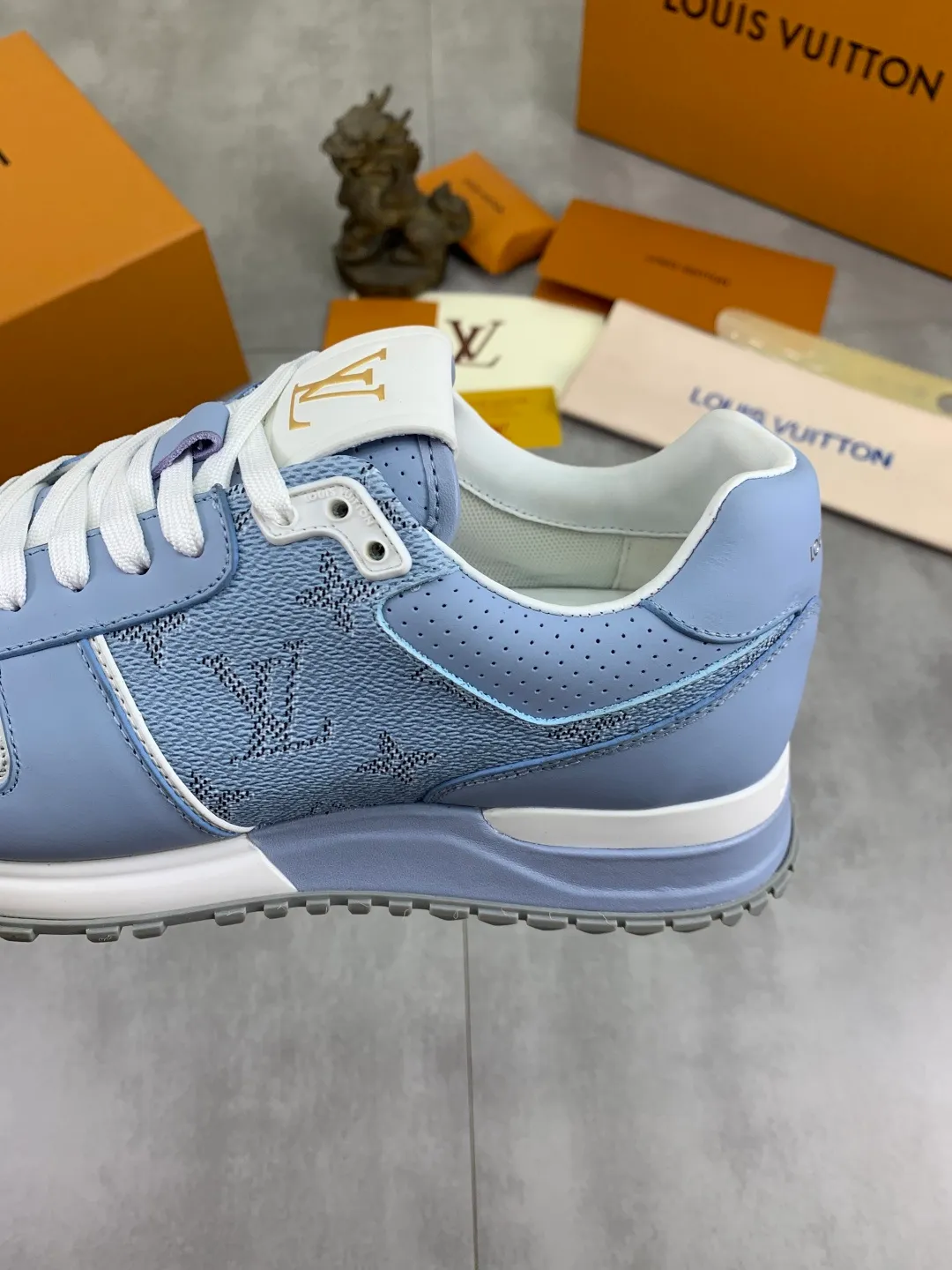 Men's men's shoes 💰P680 new style 💶[LOUIS VUITTON] (original order) new style 🍀LV Louis Vuitton * - top version of LV classic trendy shoes! Made of imported original cowhide and water-dyed cowhide lining. The latest original wear-resistant rubber combination outsole! High quality products! Multiple colors available, code number: 38-44 (45 46 customized)